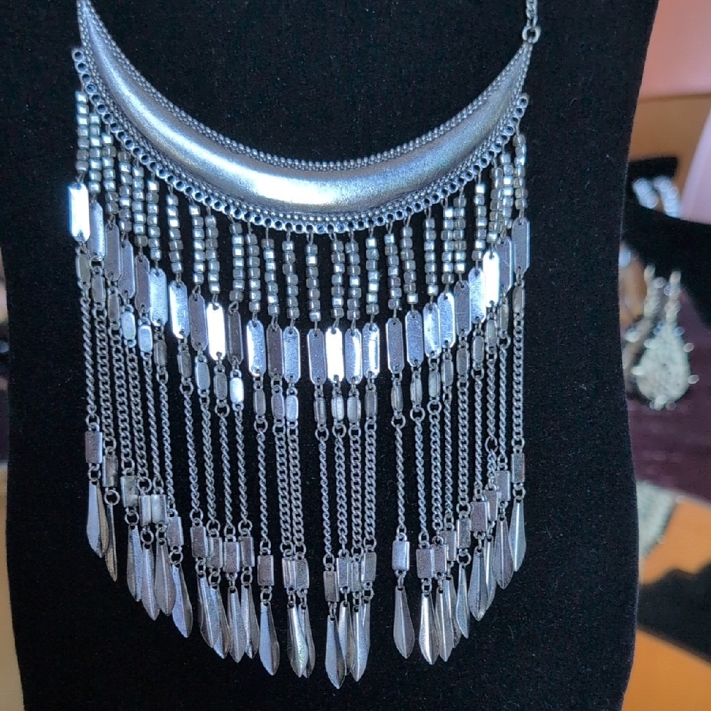 Silvertone Bib Dangle Feathers Statement Necklace… - image 7